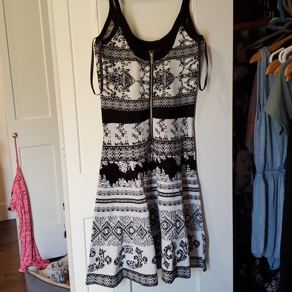 Bebe Dress - Picture 2 of 2